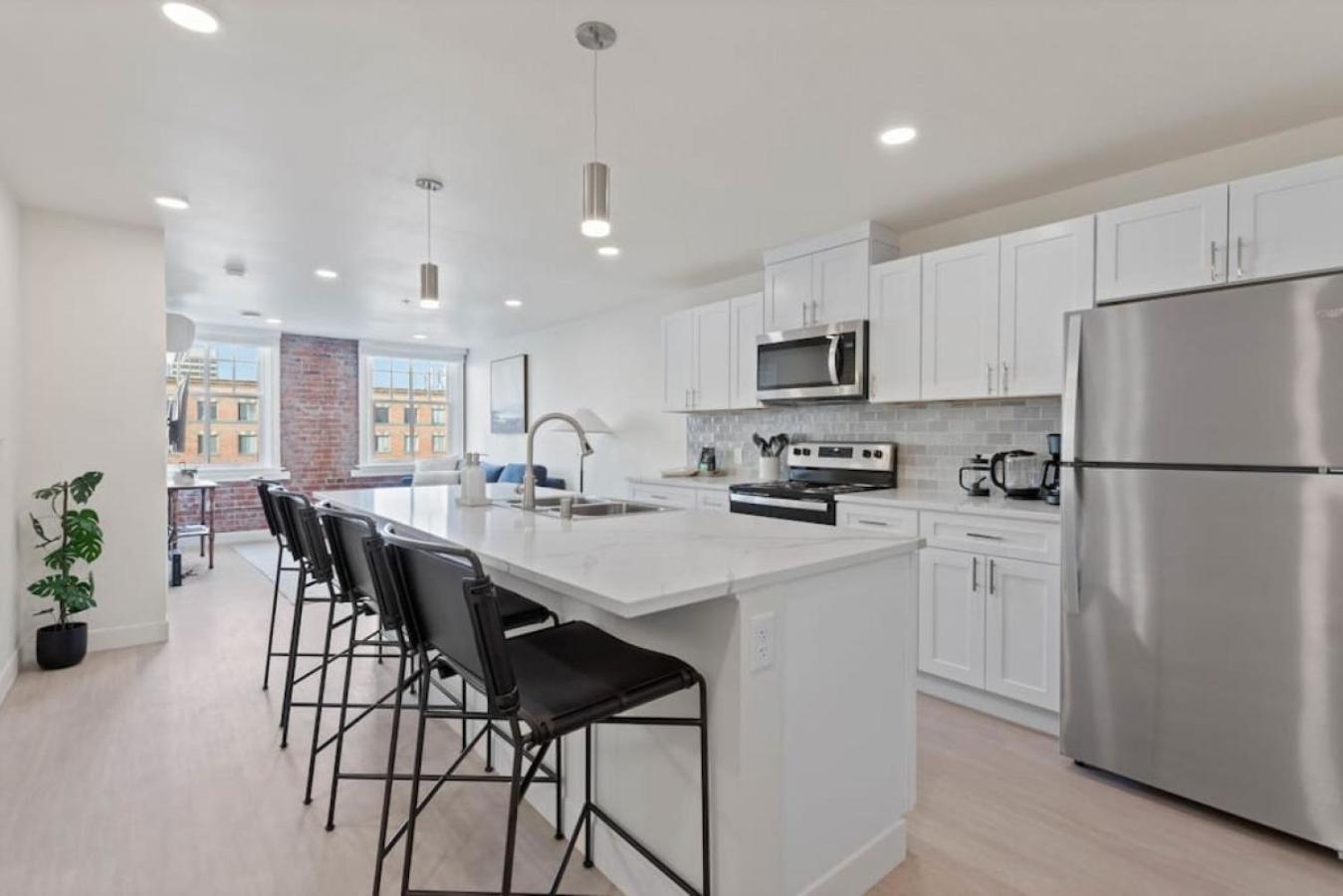 Apartment Roav - J And K On Main Luxury 405